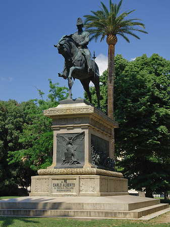 Statue von Carlo Alberto Foto 