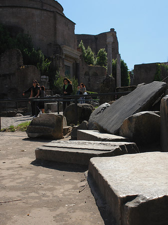 Steine im Forum Romanum Foto 