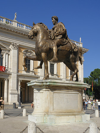 Marc Aurel Statue