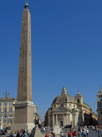 Foto Obelisk und Löwenbrunnen