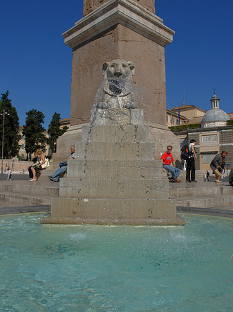 Obelisk mit Wasser