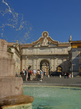 Fotos Porta del Popolo mit Löwenbrunnen | Rom