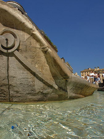 Schiff im Barcaccia Brunnen Foto 