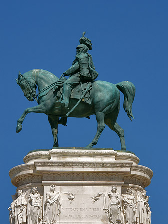 Fotos Bronzestatue von Victor Emmanuel