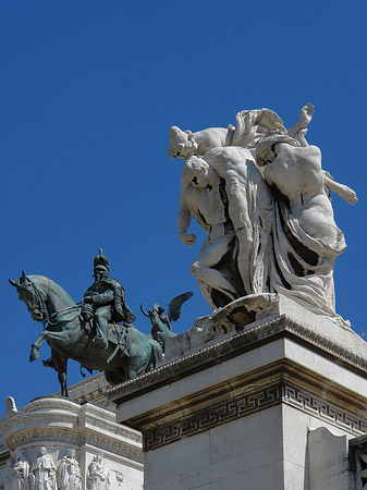 Bronzestatue von Victor Emmanuel Fotos