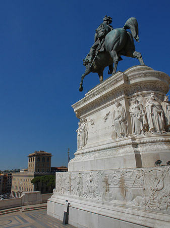 Fotos Bronzestatue von Victor Emmanuel