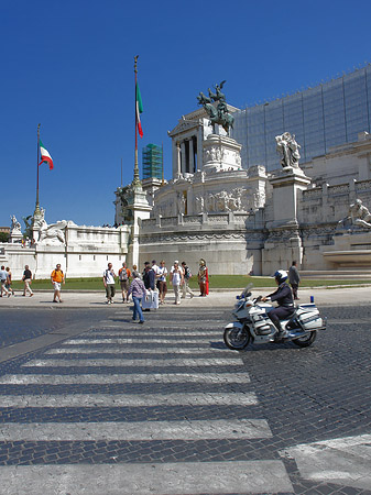 Monument mit Straße Foto 