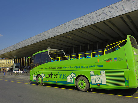 Foto Bus am Bahnhof