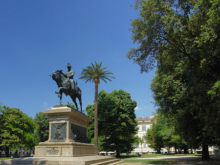 Fotos Statue von Carlo Alberto | Rom