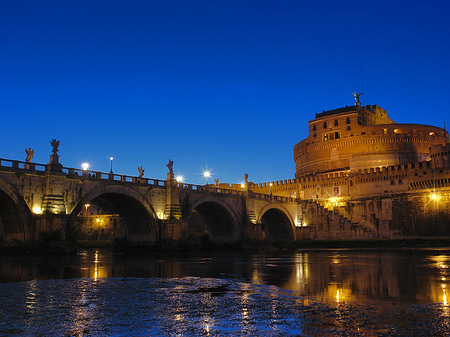 Burg und Brücke