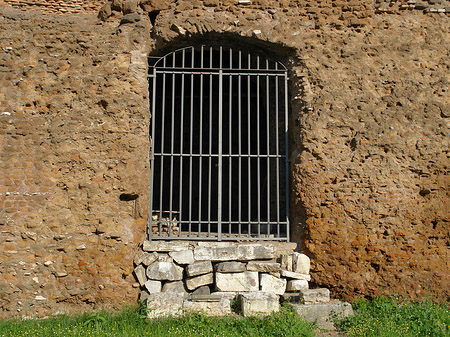 Altes Tor am Forum Romanum