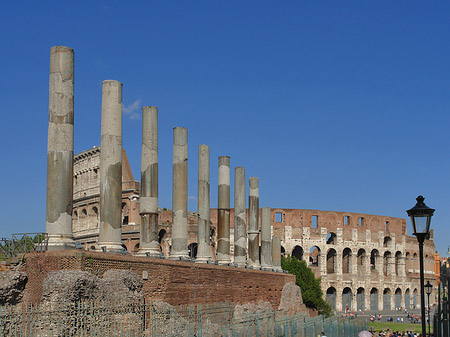 Foto Kolosseum mit dem Forum Romanum - Rom