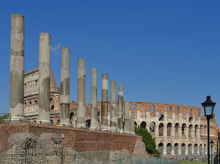 Foto Kolosseum mit dem Forum Romanum