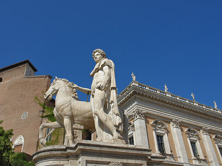 Statuen der Dioskuren Fotos