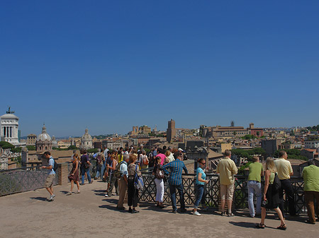 Menschen am Forum Romanum Fotos