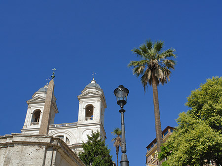 Foto S. Trinita dei Monti mit Obelisk