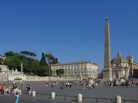 Obelisk und Löwenbrunnen Fotos