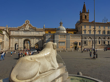 Porta del Popolo mit Löwenbrunnen