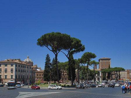 Verkehr an der Piazza Venezia Foto 