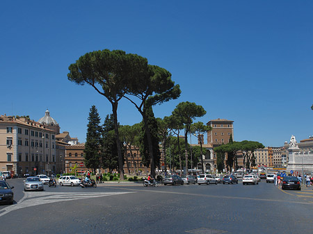 Verkehr an der Piazza Venezia Foto 