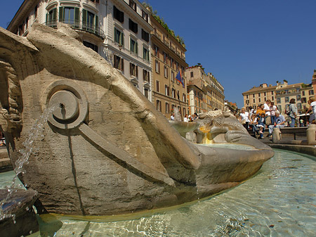 Schiff im Barcaccia Brunnen Foto 