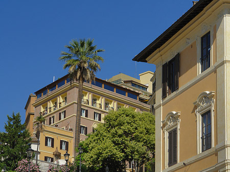 Piazza del Monti Foto 