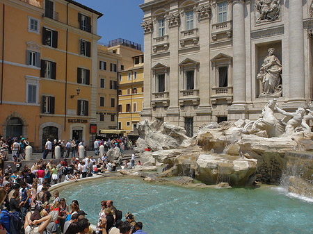 Foto Menschen am Brunnen - Rom